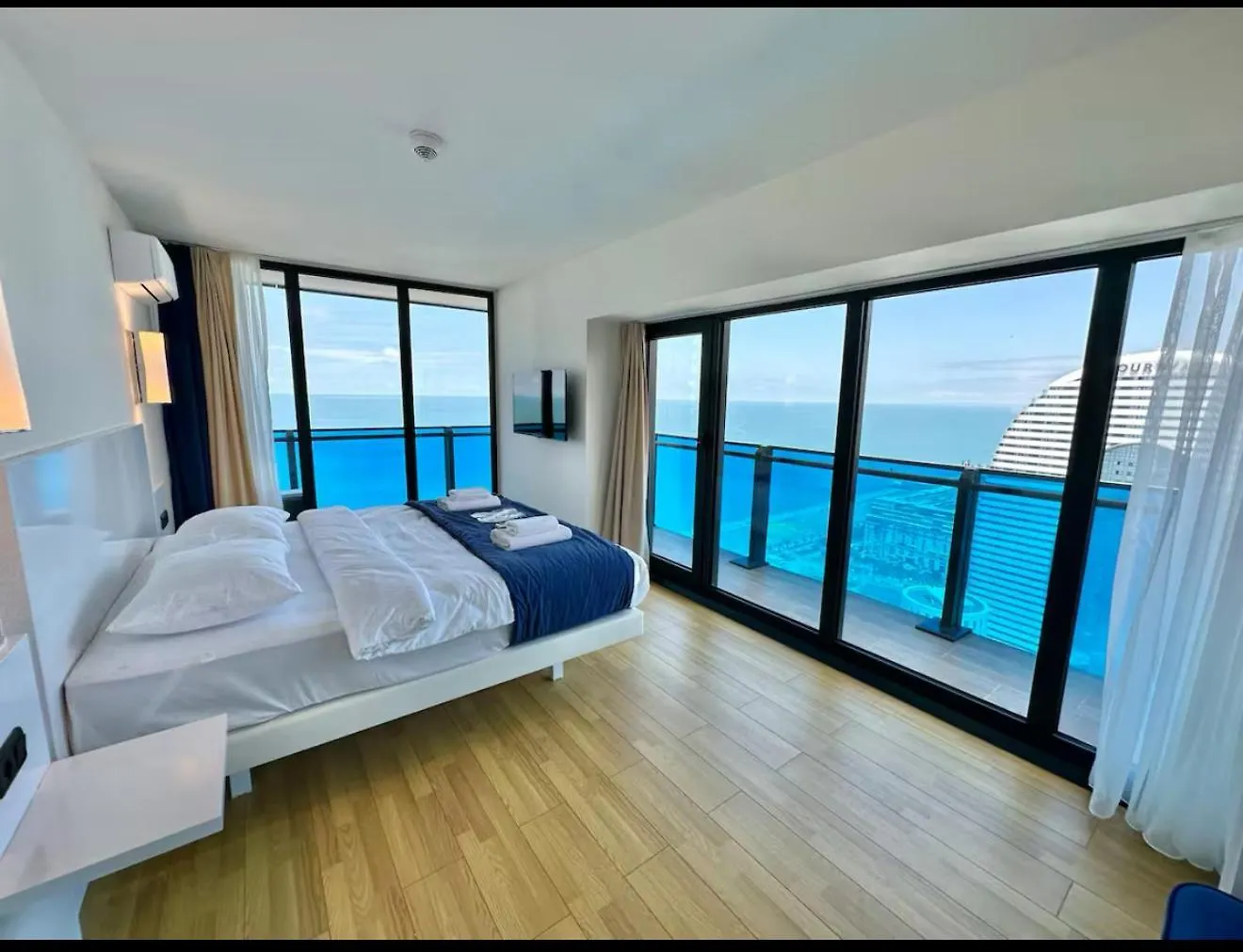 Orbi City - Sunny Apartment Batumi 0*,